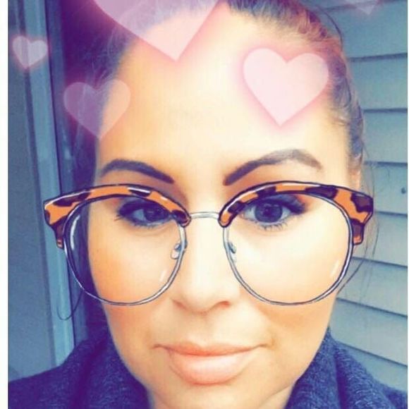 Meet your Posher, Naomi - Picture 1 of 1